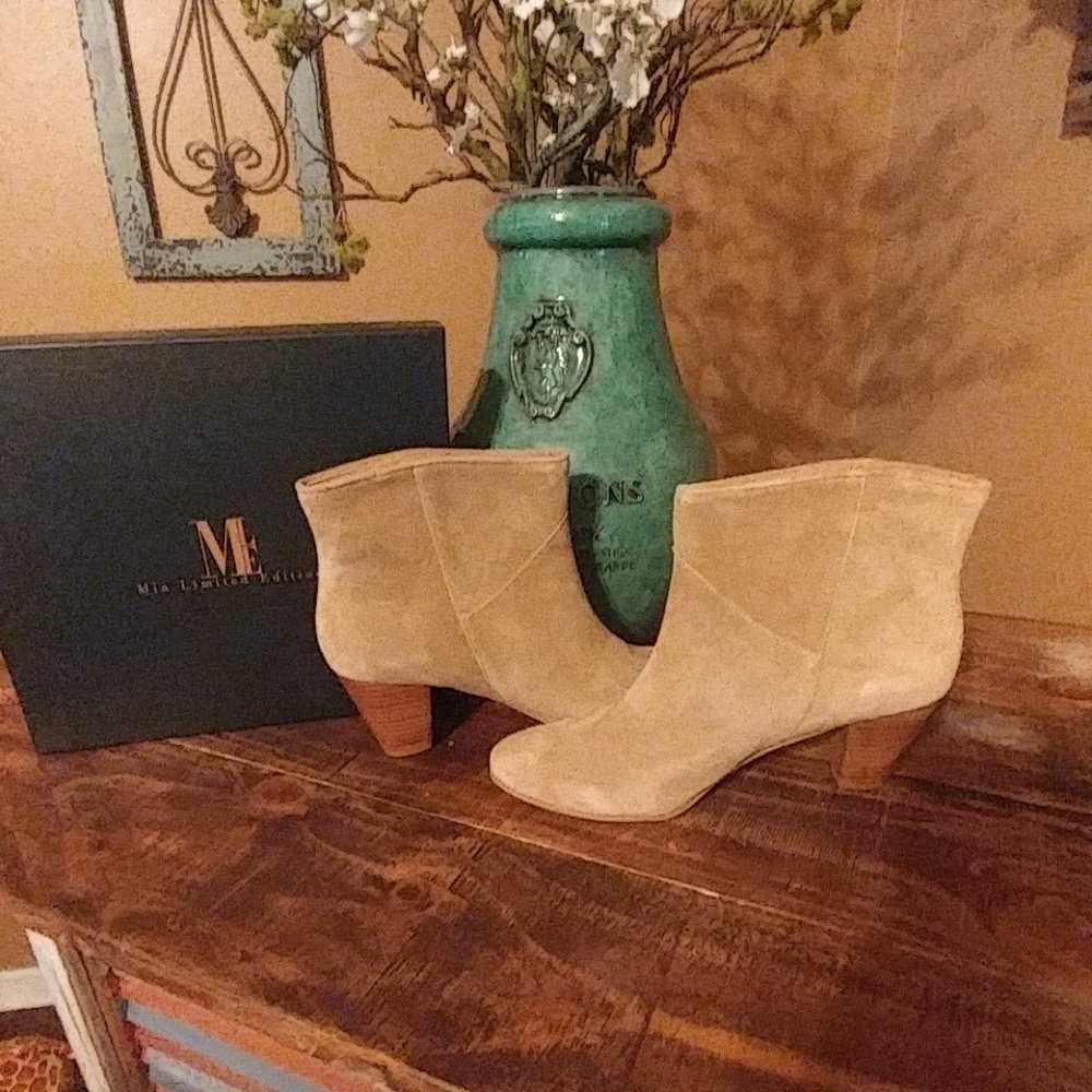 🎉SALE🎉Mia Limited Edition Soho Boots